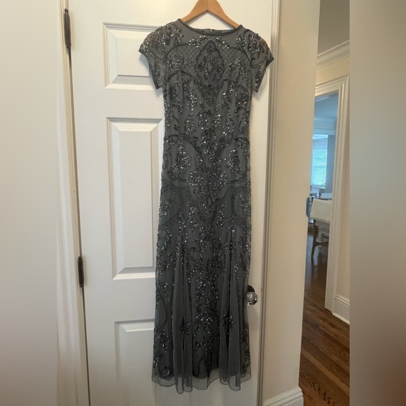 Elegant embellished beaded mesh steel blueish / grey Gown Pisarro Nights size 2 - Picture 2 of 14